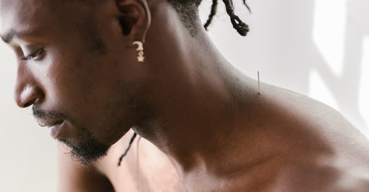 découvrez l'acupression, une méthode de guérison traditionnelle permettant de stimuler des points spécifiques du corps pour soulager le stress, améliorer la circulation et favoriser le bien-être général. apprenez les techniques et bienfaits de cette pratique millénaire pour une meilleure qualité de vie.