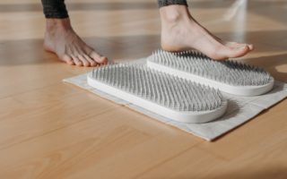 découvrez les bienfaits des tapis d'acupression : soulagement du stress, amélioration de la circulation sanguine et détente musculaire. idéal pour retrouver sérénité et bien-être à domicile.