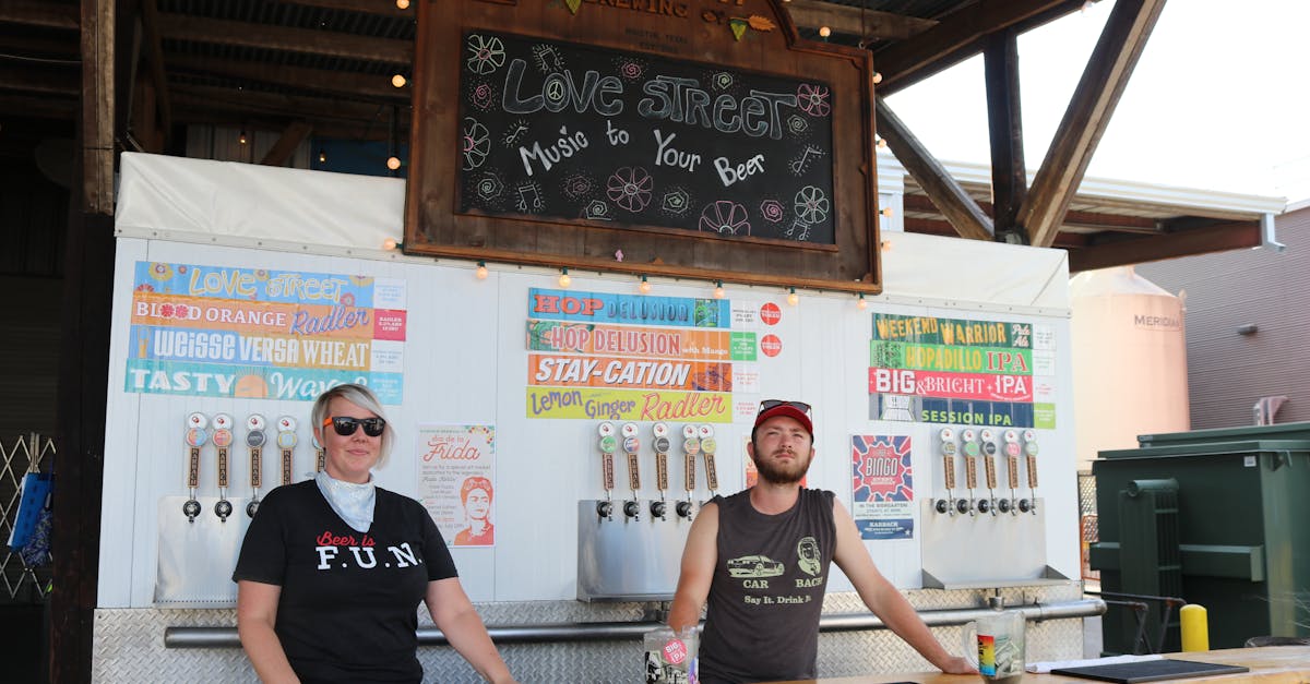 découvrez l'ambiance conviviale de notre beer garden, un espace extérieur idéal pour déguster une sélection de bières artisanales, accompagnées de mets savoureux, tout en profitant d'une atmosphère détendue et festive avec amis ou en famille.