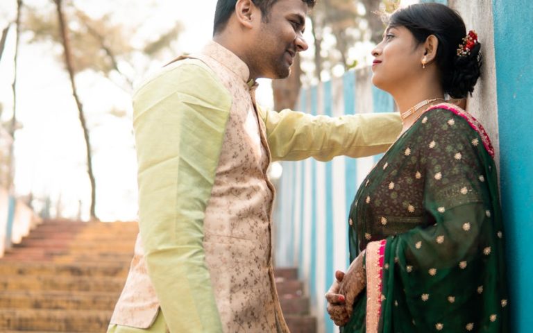 découvrez l'intimité sous toutes ses formes : des relations interpersonnelles aux connexions émotionnelles. explorez comment renforcer vos liens et créer des moments significatifs avec ceux qui comptent le plus dans votre vie.