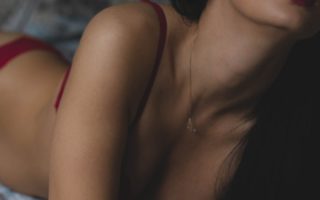 découvrez notre vaste sélection de lingerie élégante et confortable, alliant séduction et bien-être. trouvez le soutien-gorge et la culotte parfaits pour chaque occasion et révélez votre féminité avec style.