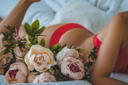 découvrez notre sélection de lingerie élégante et sexy, conçue pour sublimer votre silhouette. que ce soit pour une occasion spéciale ou au quotidien, trouvez le soutien-gorge, le corset ou le pyjama parfait qui allie confort et raffinement.