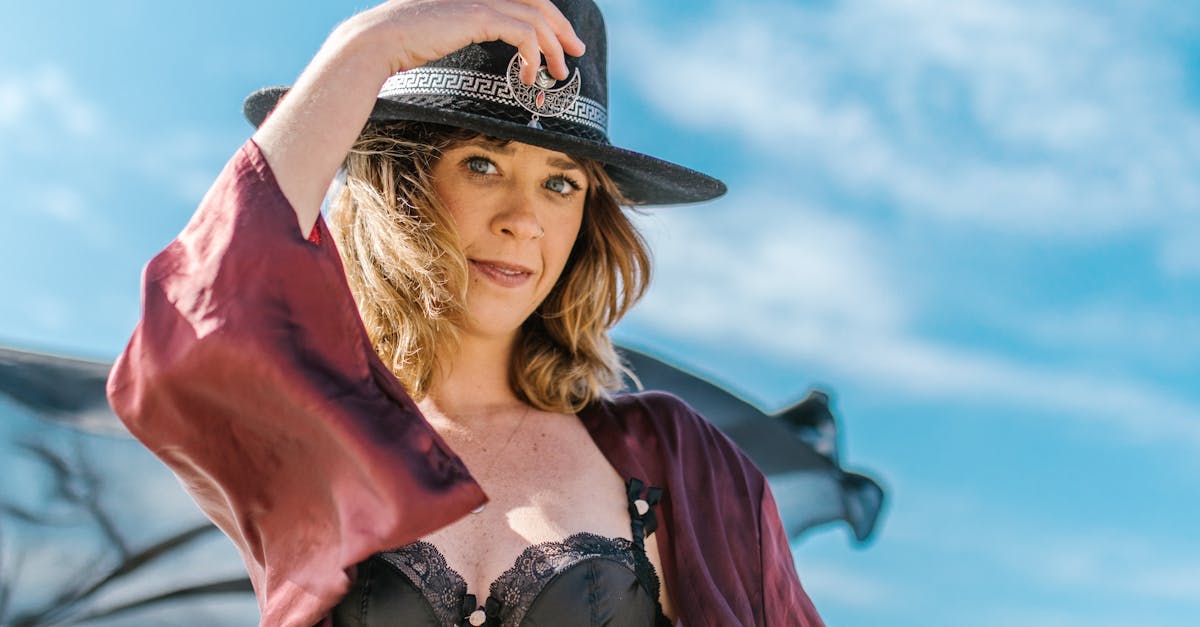 découvrez les dernières tendances en lingerie pour allier confort et style. explorez des styles variés, des matières innovantes et des designs incontournables qui sublimeront votre silhouette.