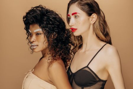 découvrez les dernières tendances en lingerie pour sublimer votre lingerie au quotidien. explorez les styles, couleurs et matières qui feront sensation cette saison et apprenez à choisir les pièces adaptées à votre silhouette.