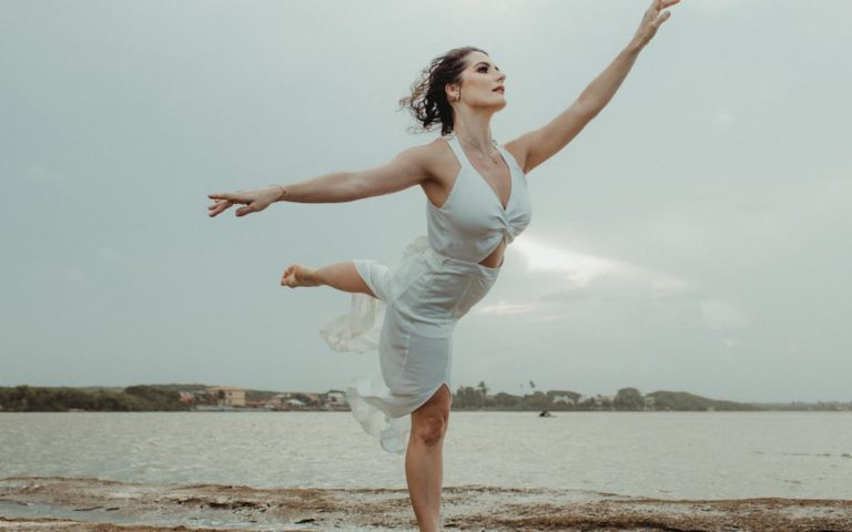 découvrez notre collection élégante de robes aqua, parfaites pour toutes les occasions. légères et rafraîchissantes, ces robes marient confort et style, vous garantissant un look éblouissant. trouvez votre pièce idéale et faites sensation cet été!