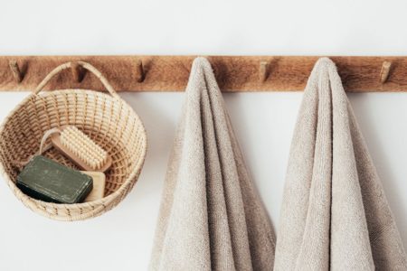 découvrez des astuces pratiques et des conseils inspirants pour l'organisation de votre salle de bain. transformez votre espace en un lieu fonctionnel et agréable grâce à des solutions de rangement et des idées déco adaptées à vos besoins.