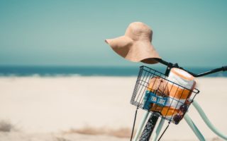 découvrez notre collection de serviettes de plage, alliant confort et style. parfaites pour vos journées ensoleillées, nos serviettes douces et absorbantes vous accompagneront au bord de l'eau. profitez de l'été avec des motifs tendance et une qualité exceptionnelle.