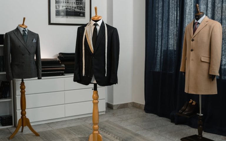découvrez notre sélection de porte-manteaux au design unique alliant style et praticité. transformez votre entrée avec ces pièces modernes qui allient esthétique et fonctionnalité.