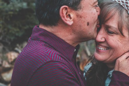 découvrez les multiples facettes de l'intimité, un lien essentiel qui unit les individus. explorez comment la proximité émotionnelle, la confiance et la vulnérabilité jouent un rôle crucial dans nos relations personnelles et interpersonnelles, et apprenez à cultiver une intimité saine et épanouissante.