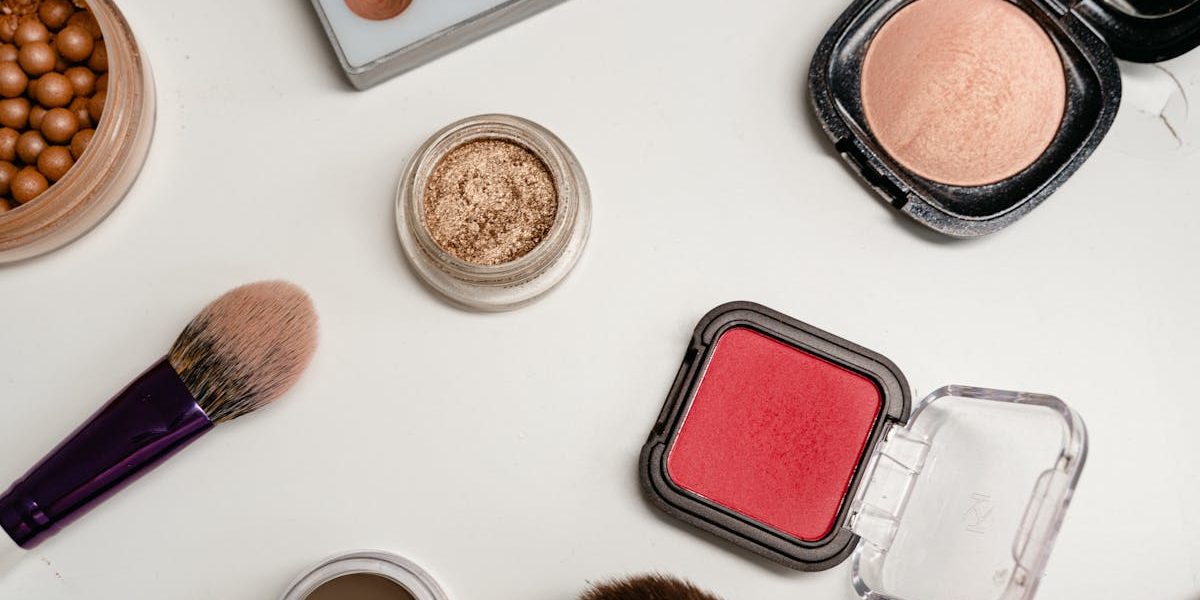 découvrez des astuces pratiques pour organiser votre maquillage de manière efficace. transformez votre routine beauté avec des solutions ingénieuses pour ranger vos produits, gagner du temps et garder votre espace de travail bien ordonné.