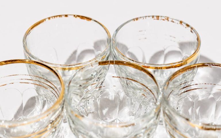 découvrez l'élégance des accessoires de mode russes, alliant tradition et modernité. explorez notre vaste gamme d'articles uniques qui ajoutent une touche sophistiquée à n'importe quelle tenue.