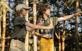 découvrez le slingshot, un équipement de loisir captivant parfait pour les amateurs de sensations fortes. idéal pour les sorties en plein air, il offre des moments de fun et d'adrénaline inoubliables. parfait pour les jeunes et les adultes, explorez les différentes techniques et profitez pleinement de cette expérience unique !
