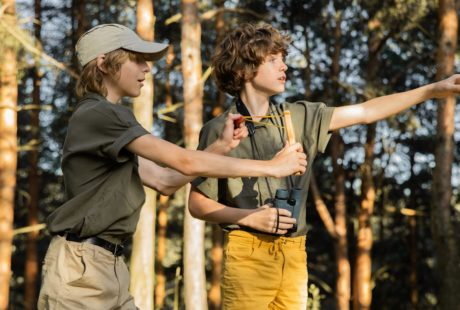 découvrez le slingshot, un équipement de loisir captivant parfait pour les amateurs de sensations fortes. idéal pour les sorties en plein air, il offre des moments de fun et d'adrénaline inoubliables. parfait pour les jeunes et les adultes, explorez les différentes techniques et profitez pleinement de cette expérience unique !