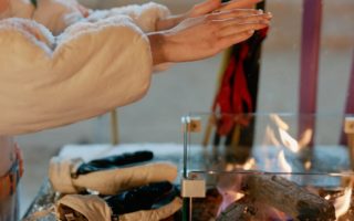 découvrez notre collection de gants d'hiver alliant chaleur et style. protégez vos mains du froid tout en restant élégant grâce à nos modèles variés adaptés à toutes vos activités hivernales.